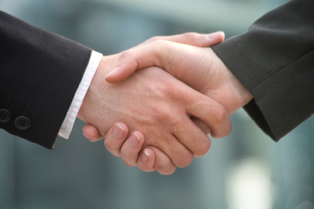 จับมือทักทาย อย่าหมายว่าไม่สำคัญ จับมือทักทาย อย่าหมายว่าไม่สำคัญ