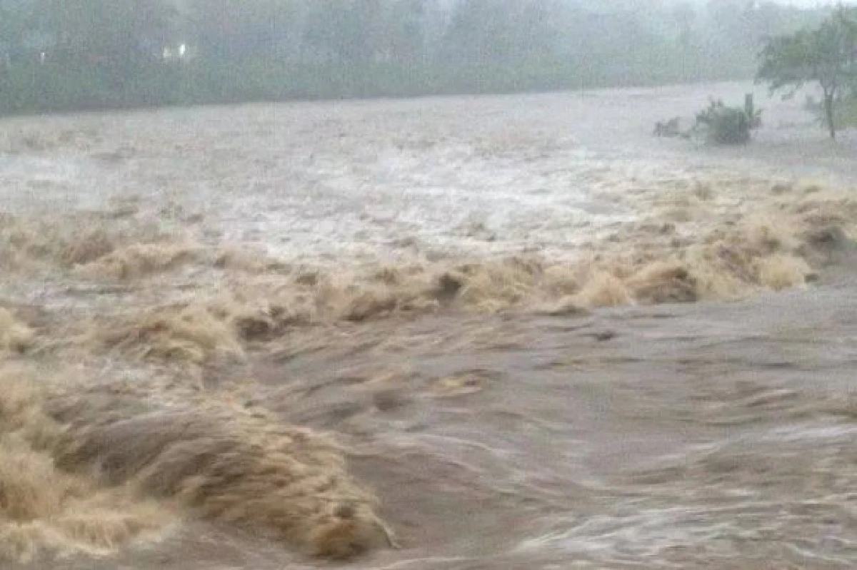 ด่วน!นครศรีฯสั่งขนของขึ้นที่สูงน้ำป่าจ่อเข้าตัวเมือง