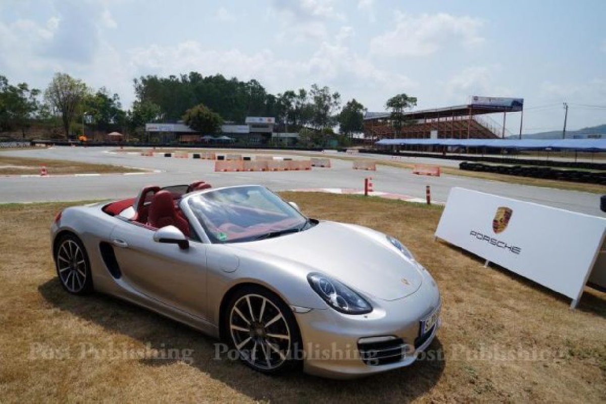 ตลาดรถหรูอู้ฟู่ เศรษฐีช็อปสนั่น ตลาดรถหรูอู้ฟู่ เศรษฐีช็อปสนั่น