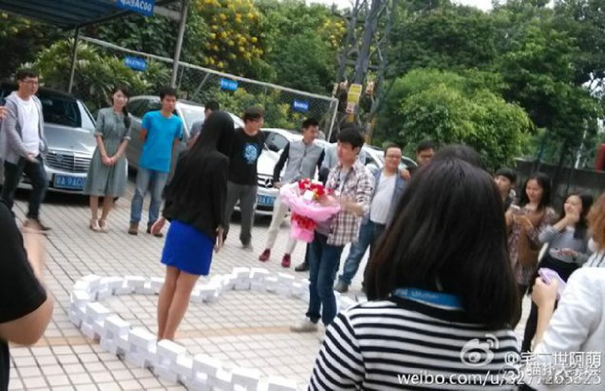 หนุ่มจีนทุ่มซื้อไอโฟน99เครื่อง สารภาพรักเพื่อนร่วมงาน