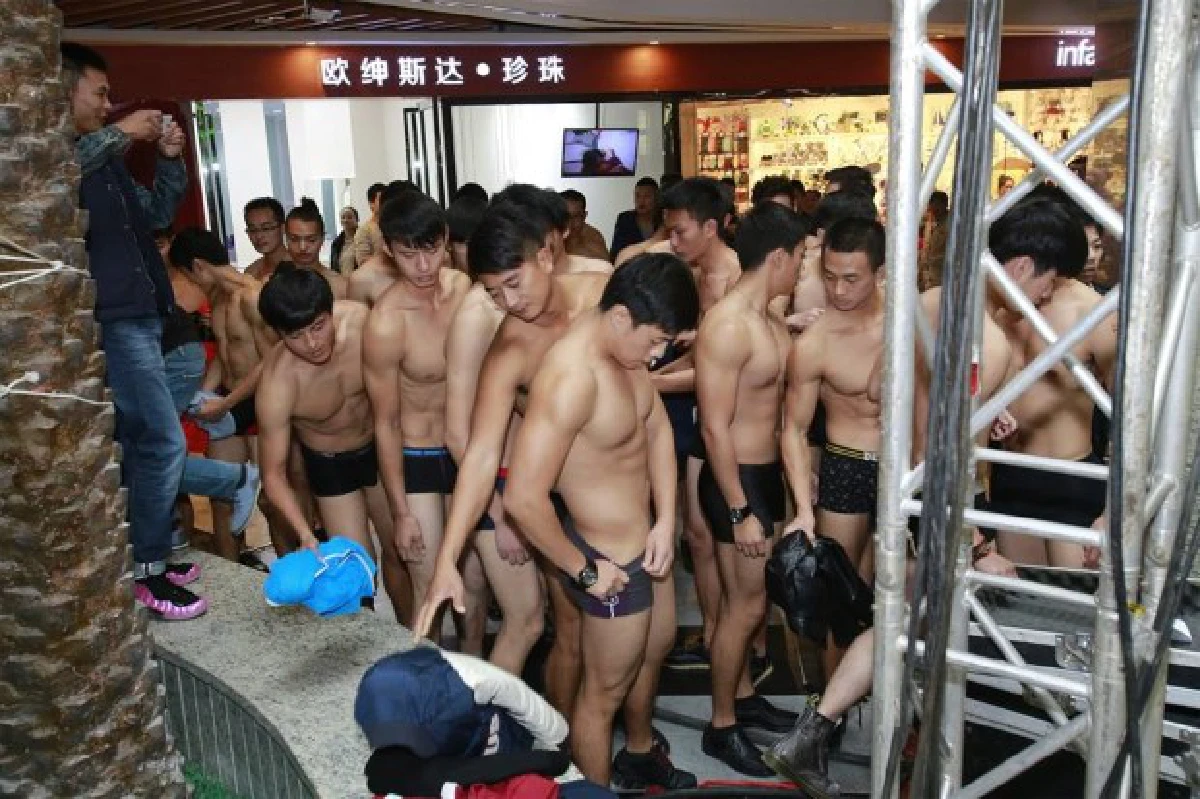 ห้างจีนจัดงาน'แก้ผ้าช็อปปิ้งฟรี!'