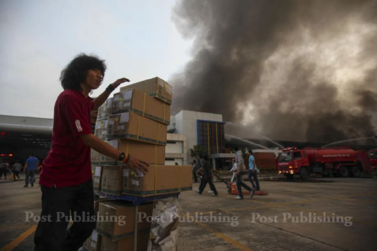 ไฟไหม้โรงงานในนิคมบางกะดีเสียหายกว่า500ล.