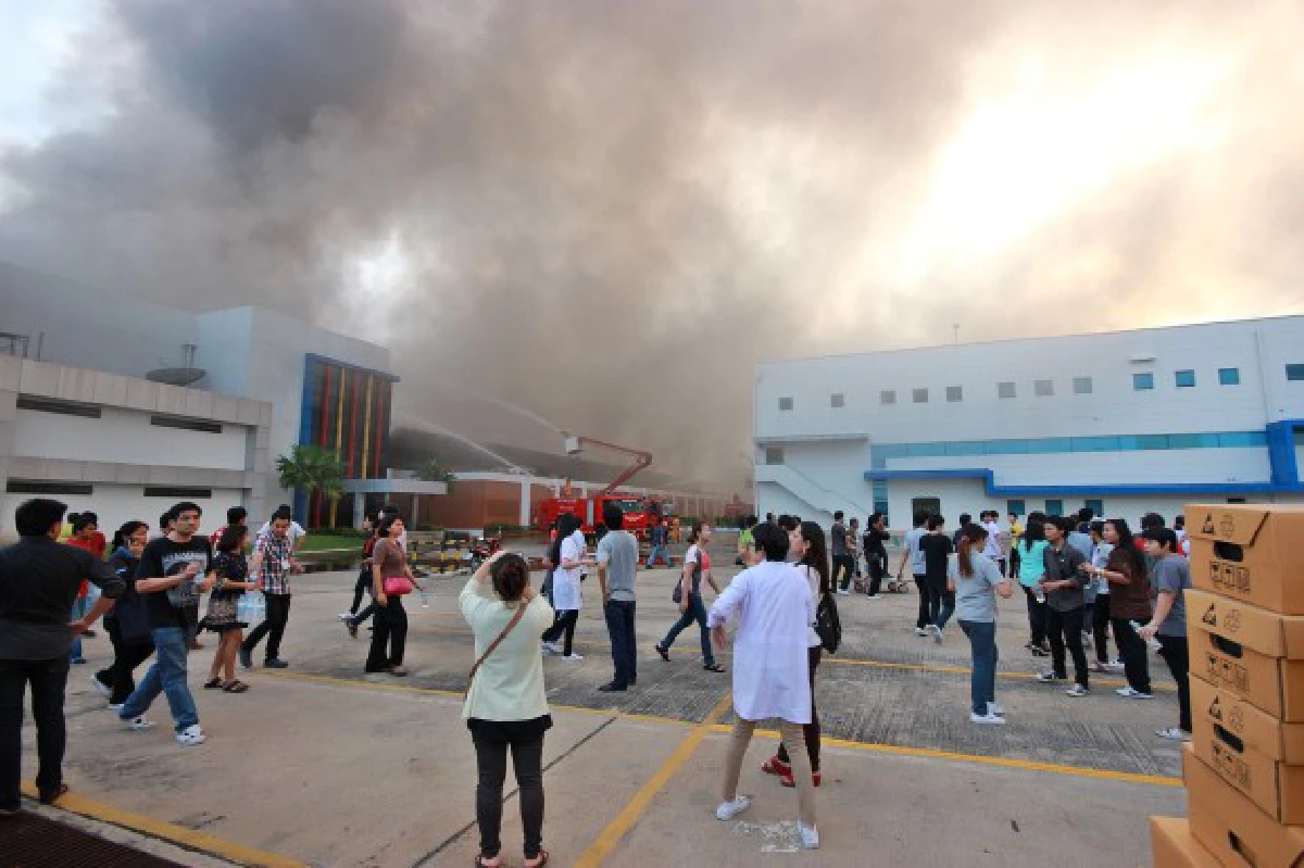 ไฟไหม้โรงงานในนิคมบางกะดีเสียหายกว่า500ล.