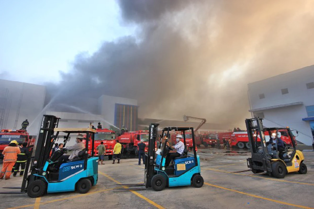 ไฟไหม้โรงงานในนิคมบางกะดีเสียหายกว่า500ล.