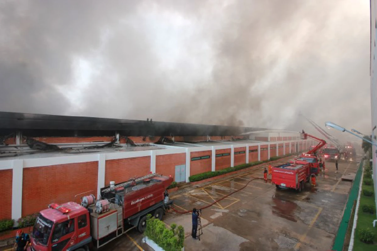 ไฟไหม้โรงงานในนิคมบางกะดีเสียหายกว่า500ล.