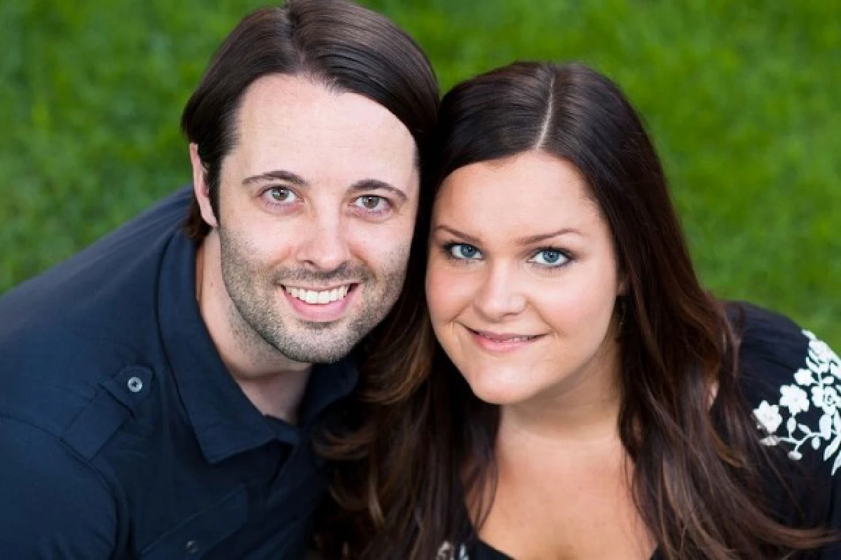 สะเทือนใจ พ่อร้องเพลงกล่อมลูกน้อยก่อนตายตามแม่ (ชมคลิป)