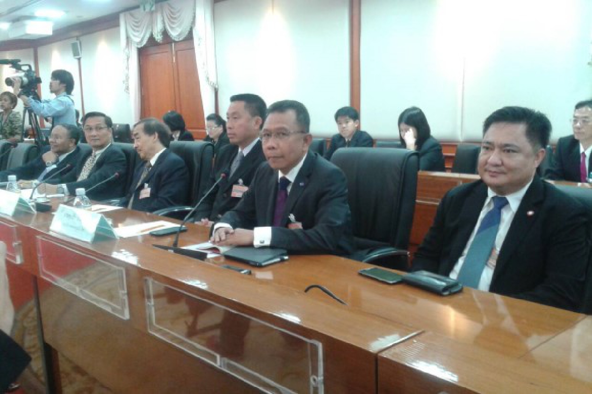 ภท.-ชทพ.ประสานเสียงหนุนแก้ปมยุบพรรคง่ายเกินไป ภท.-ชทพ.ประสานเสียงหนุนแก้ปมยุบพรรคง่ายเกินไป