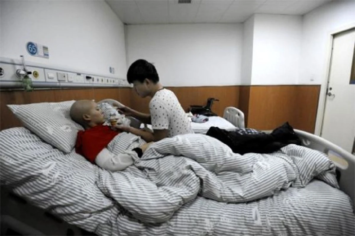 หนุ่มจีนจัดพิธีวิวาห์แฟนสาวที่ป่วยเป็นมะเร็งระยะสุดท้าย (มีคลิป)