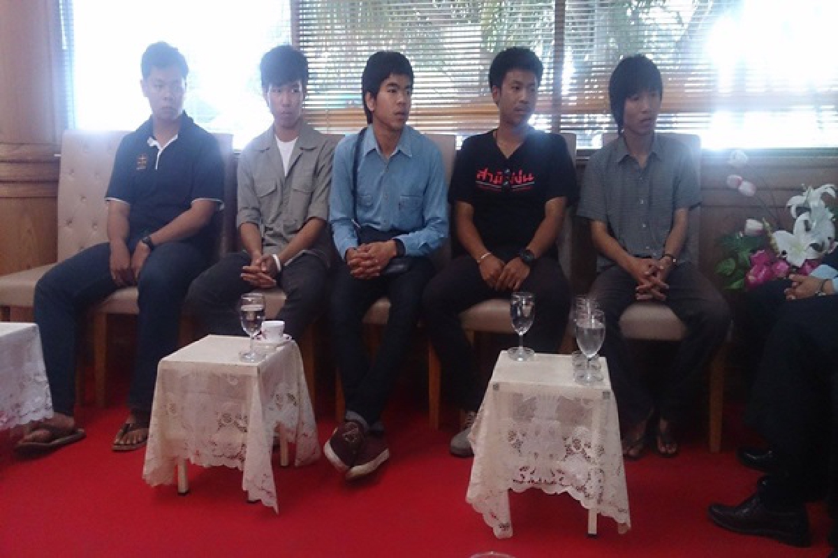 5นศ.ดาวดินพร้อมผู้ปกครองรายงานตัวทหาร 5นศ.ดาวดินพร้อมผู้ปกครองรายงานตัวทหาร