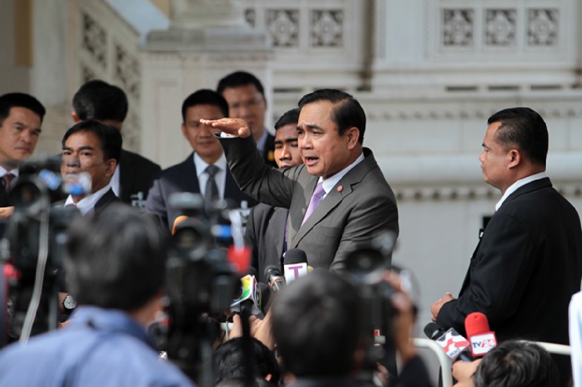 "ประยุทธ์" ยันยังไม่เลิกกฎอัยการศึก "ประยุทธ์" ยันยังไม่เลิกกฎอัยการศึก