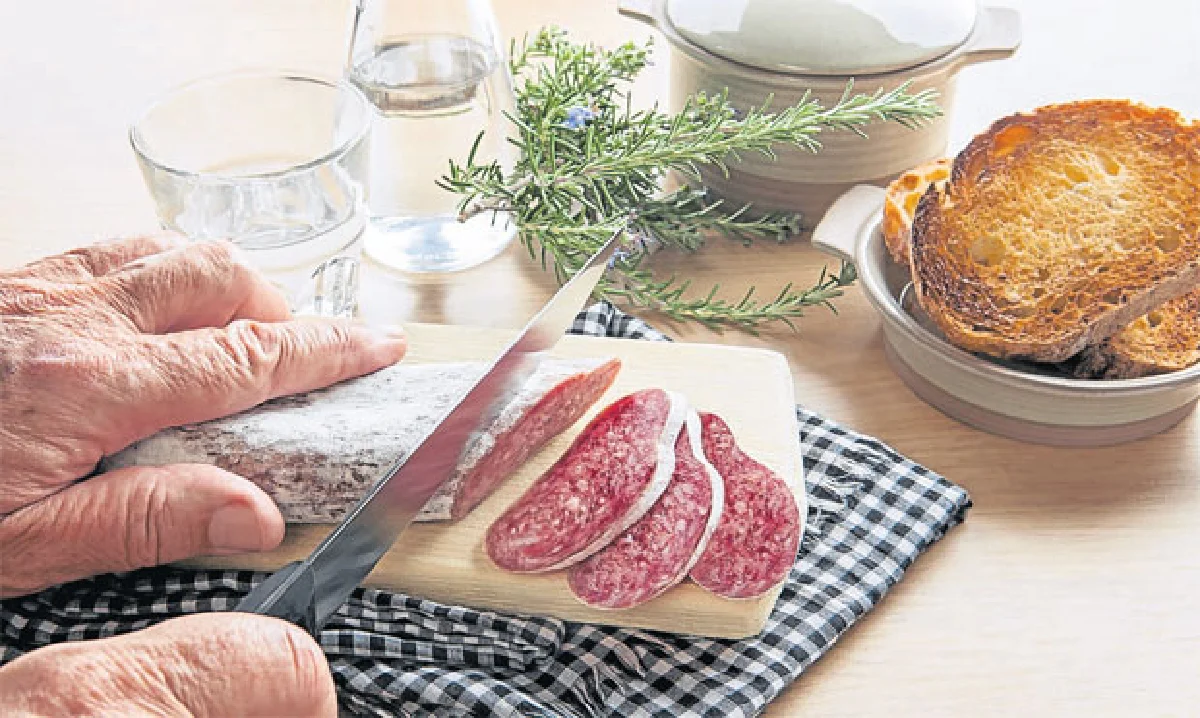 ลองชิมไหม? ไส้กรอก 'พูเพอร์โรนี' จากจุลินทรีย์ในอึเด็ก