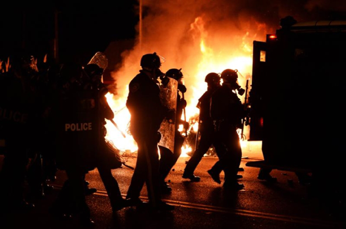 Breaking: (US) Ferguson tense as policeman not charged in killing of black teen