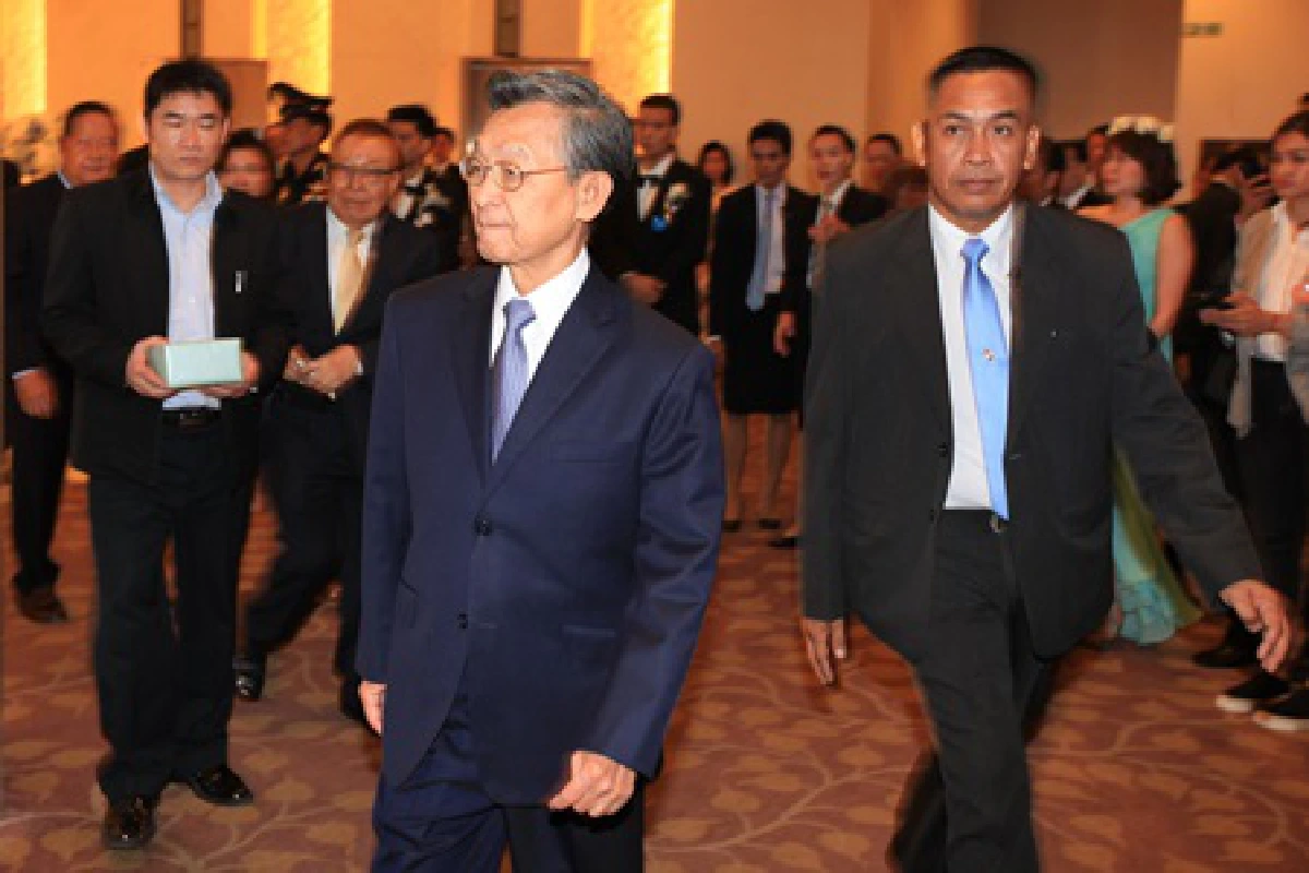 "ประยุทธ์"-"ยิ่งลักษณ์"ร่วมงานแต่งลูกเจ้าสัวซีพี