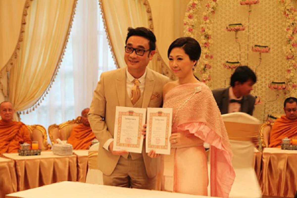 "ประยุทธ์"-"ยิ่งลักษณ์"ร่วมงานแต่งลูกเจ้าสัวซีพี