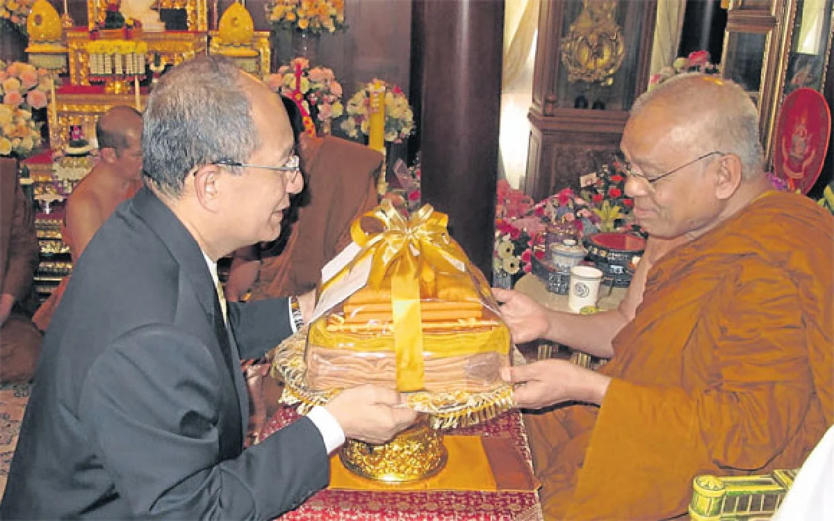 พระสงฆ์ไทย ชาวพุทธทั่วโลก ถวายพรพระบาทสมเด็จพระเจ้าอยู่หัว