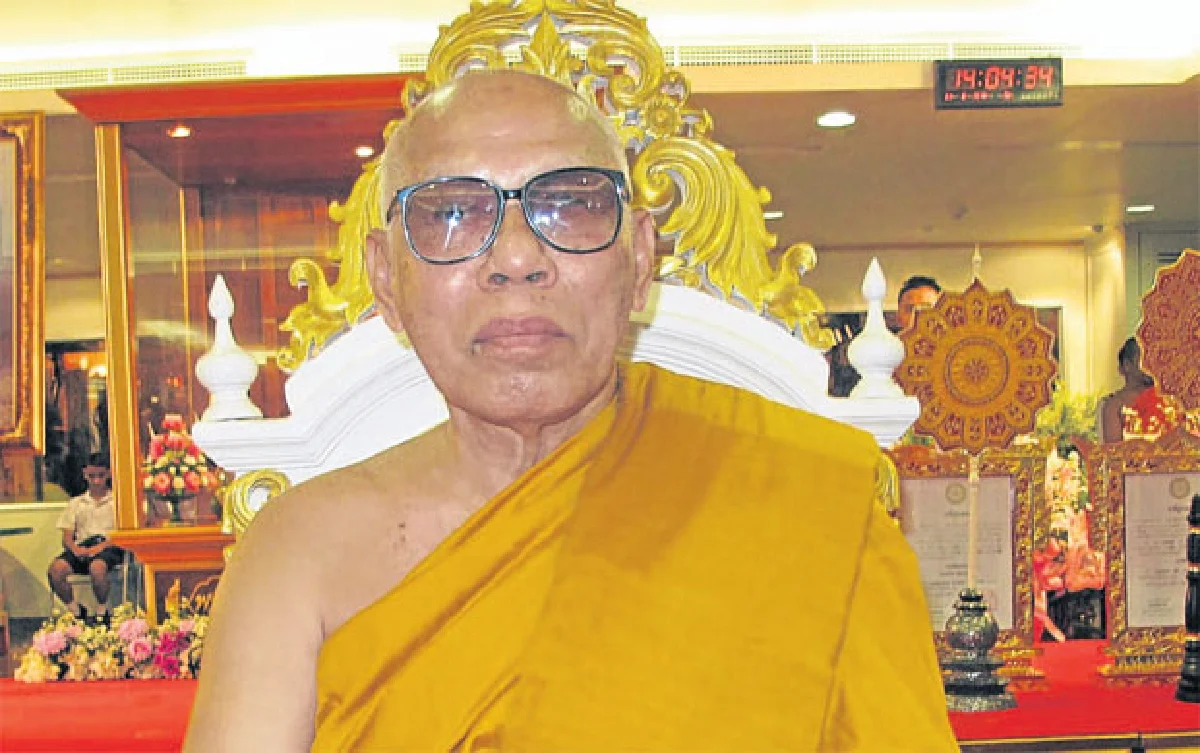 พระสงฆ์ไทย ชาวพุทธทั่วโลก ถวายพรพระบาทสมเด็จพระเจ้าอยู่หัว