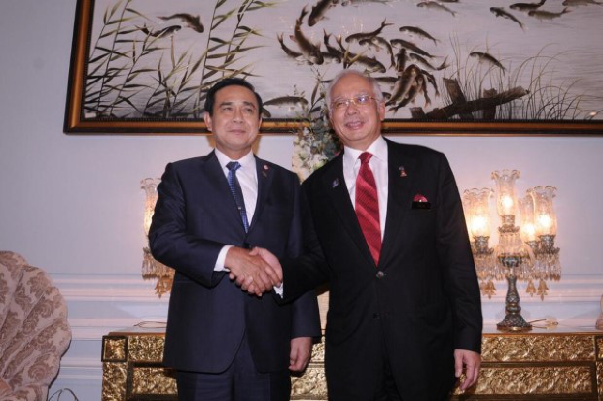 ประยุทธ์เผยถกมาเลย์พร้อมเดินหน้าคุยสันติสุข ประยุทธ์เผยถกมาเลย์พร้อมเดินหน้าคุยสันติสุข