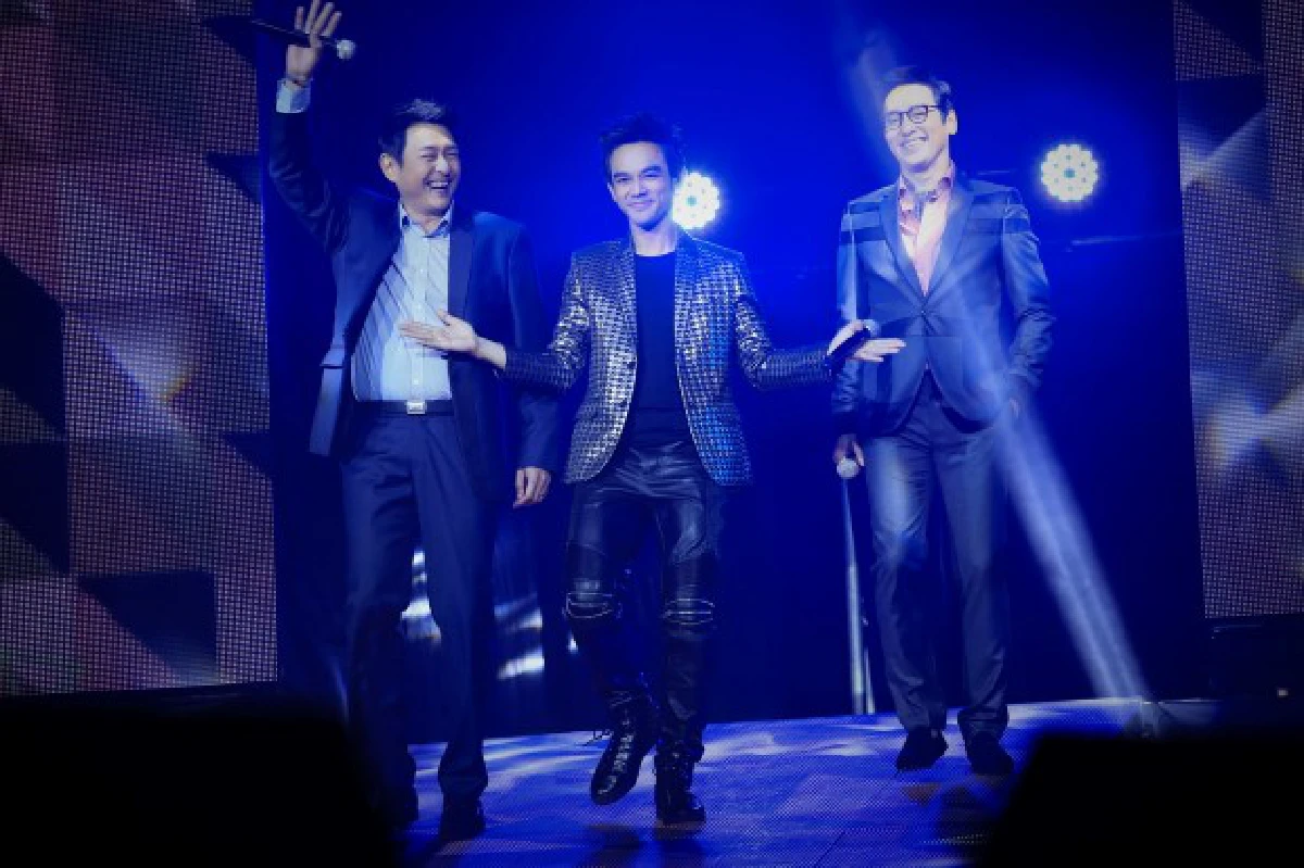 "มอส"ชวนเพื่อนซี้!แดนซ์กระจาย ฉลองปาร์ตี้ครบ25ปี