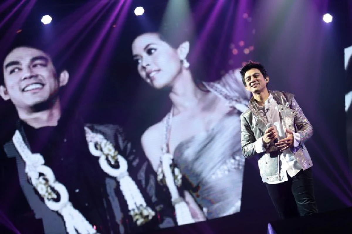 "มอส"ชวนเพื่อนซี้!แดนซ์กระจาย ฉลองปาร์ตี้ครบ25ปี