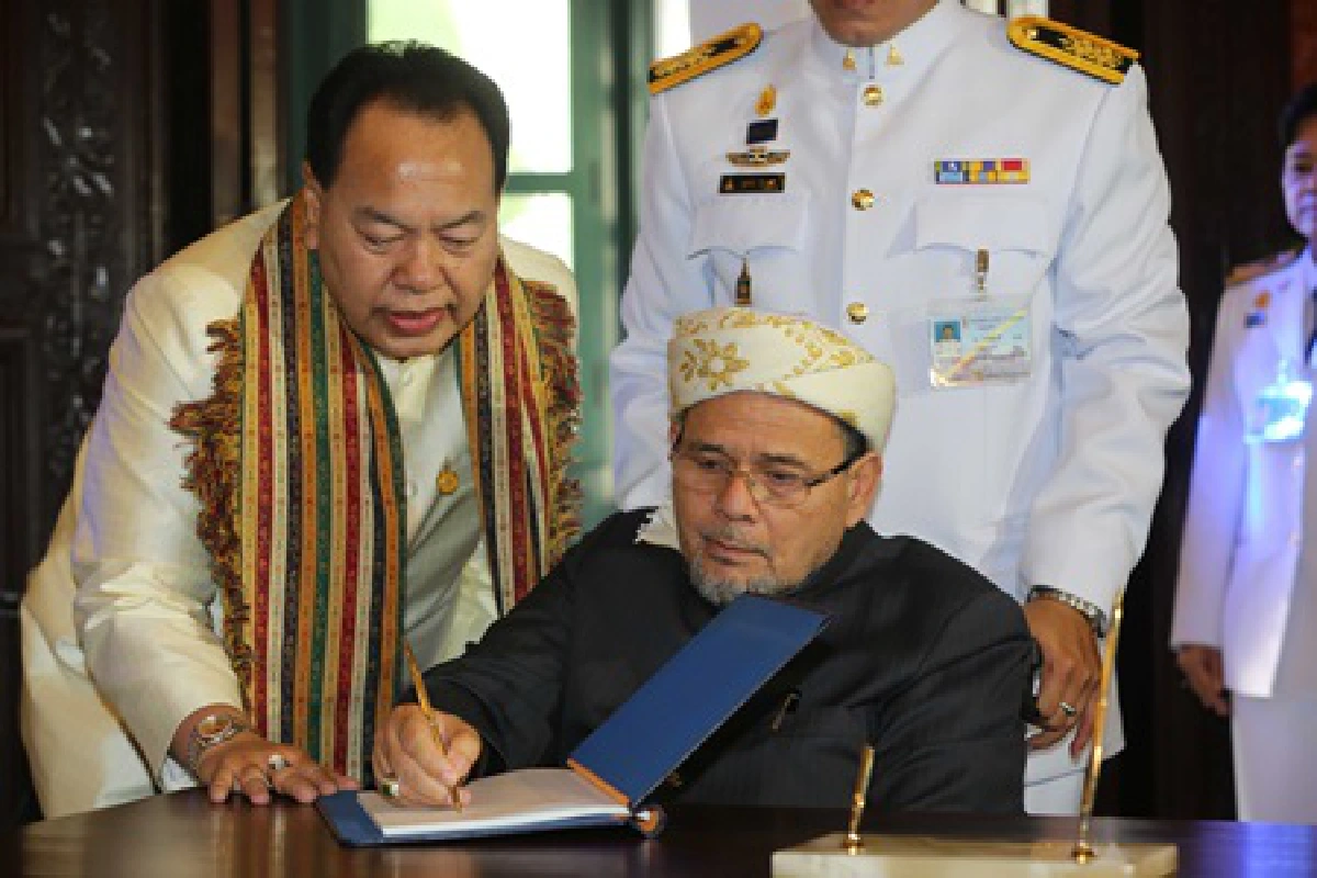 "นายกฯ"นำครม.ร่วมลงนามถวายพระพร