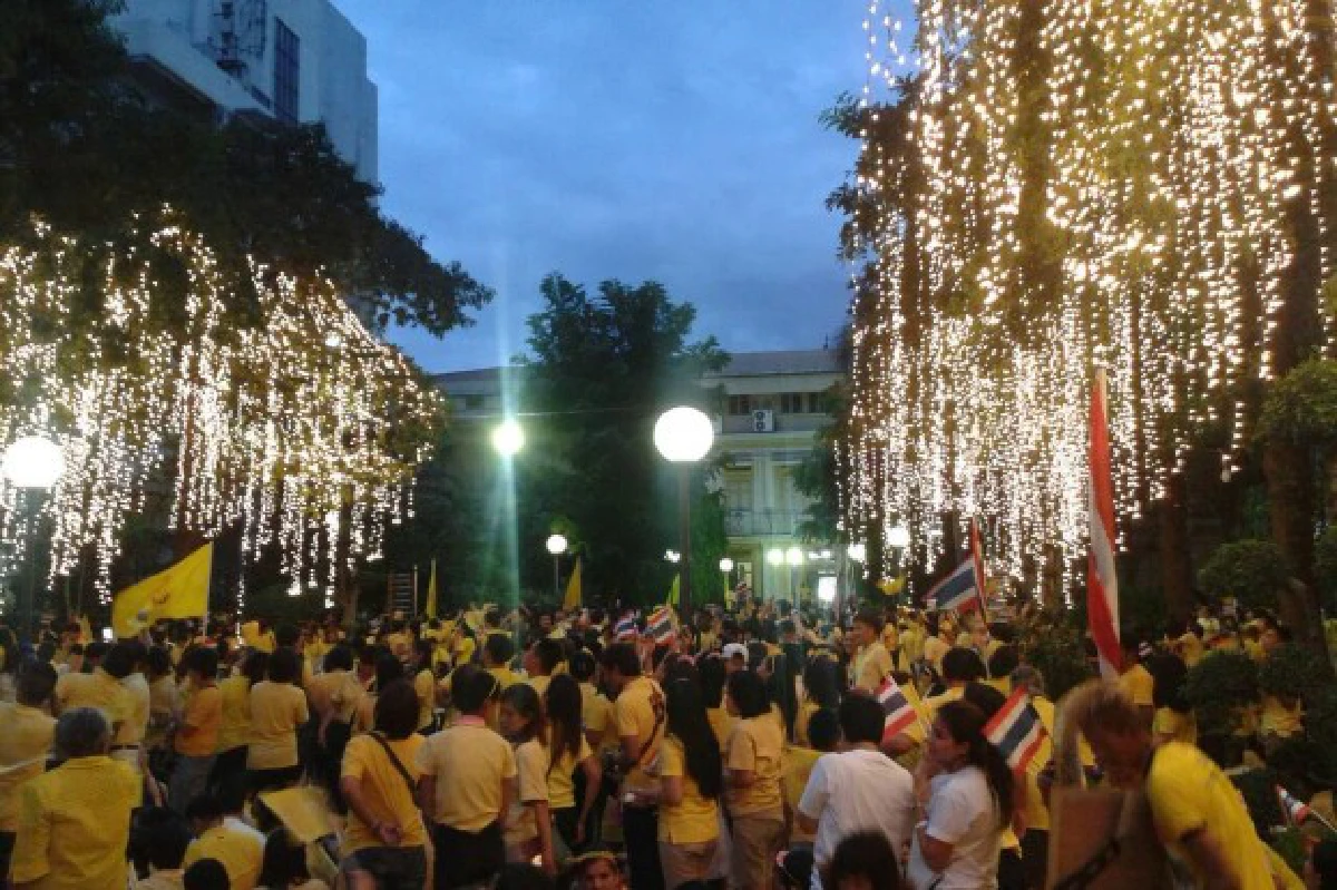 นายกฯนำจุดเทียนชัยถวายพระพรในหลวง