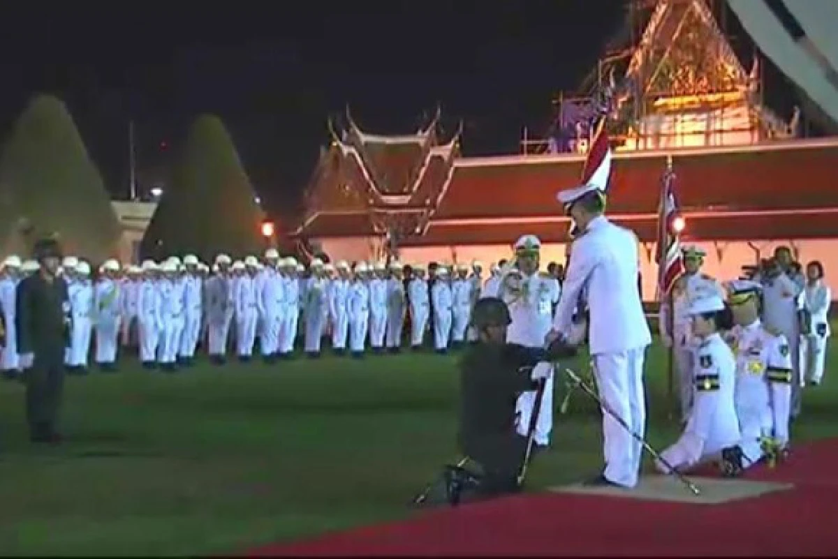 พระบรมฯเสด็จฯพิธีตรึงหมุด-พระราชทานธงชัยเฉลิมพล