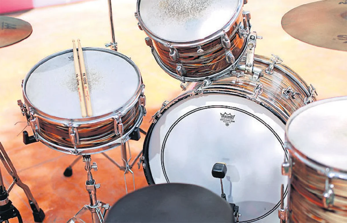 กลองและโมเดลรถสุดรัก ของนัทธพงศ์ คุณาจิระกุล