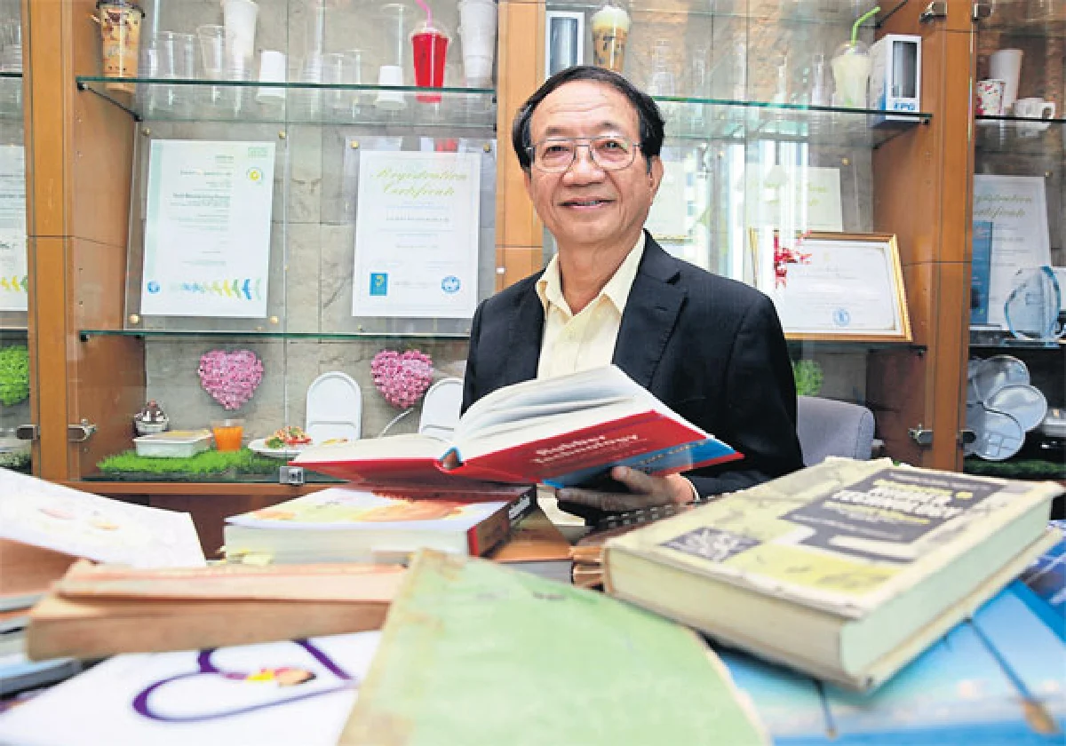 หนังสือ (เก่า) ทรงคุณค่ากับความสำเร็จของ ดร.ภวัฒน์ วิทูรปกรณ์