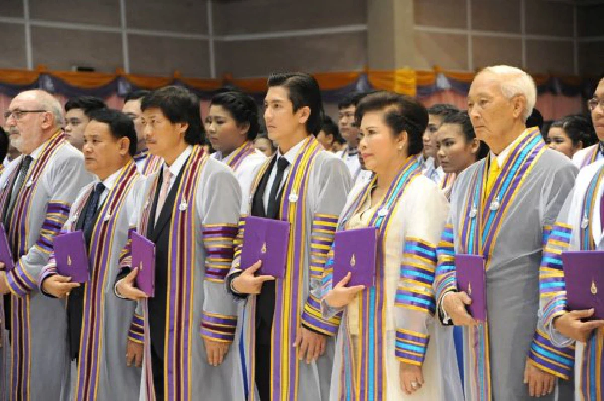 ชมภาพชุด ติ๊ก-เจษฎาภรณ์ รับปริญญาเอกมทร.พระนคร