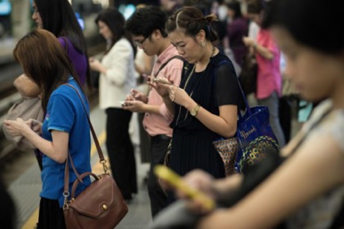 คนไทยวัย25-34ปีเสพติดสมาร์ทโฟนสูงสุดในโลก คนไทยวัย25-34ปีเสพติดสมาร์ทโฟนสูงสุดในโลก