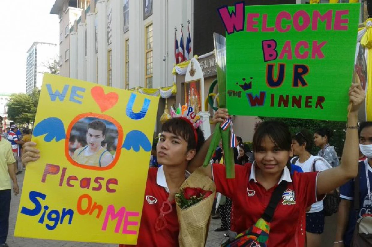 ฮีโร่ทัพช้างศึกกลับถึงไทยแฟนบอลรอรับแน่น