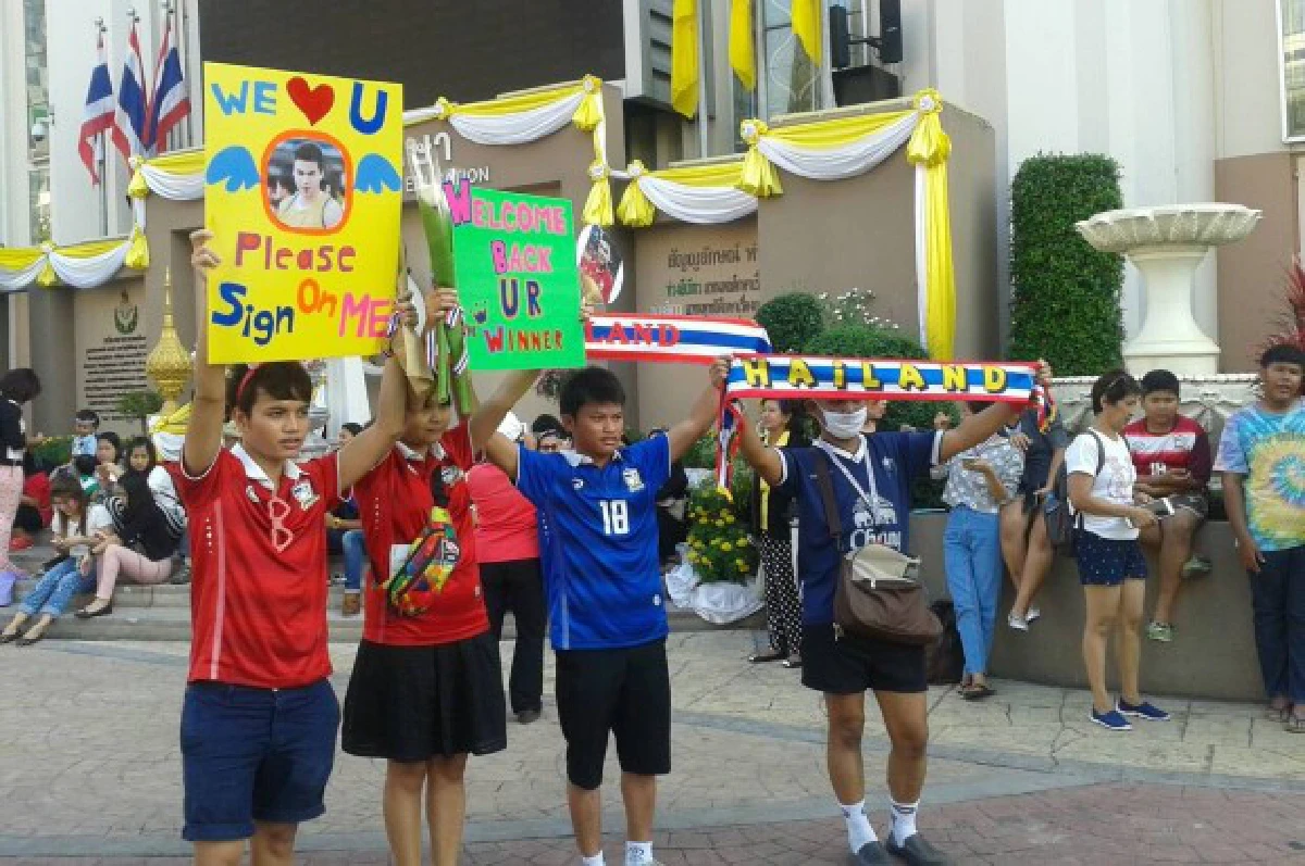 ฮีโร่ทัพช้างศึกกลับถึงไทยแฟนบอลรอรับแน่น