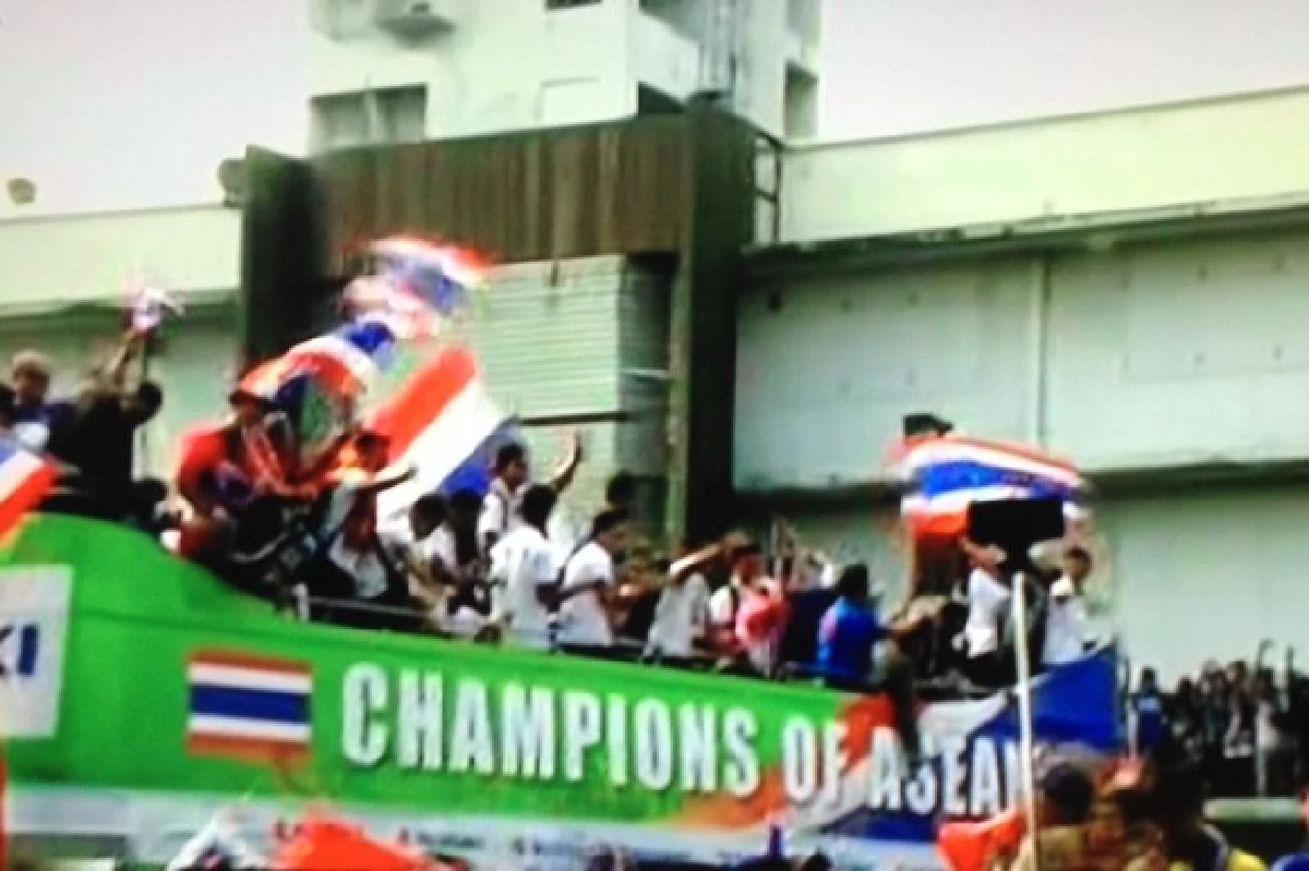 ฮีโร่ทัพช้างศึกกลับถึงไทยแฟนบอลรอรับแน่น