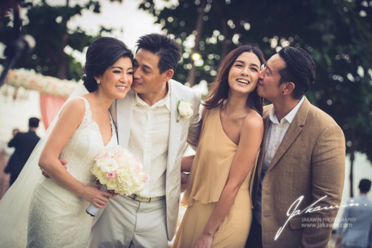 สุดโรแมนติก! "ดอน" จัดพิธีวิวาห์ริมหาดเกาะสมุย