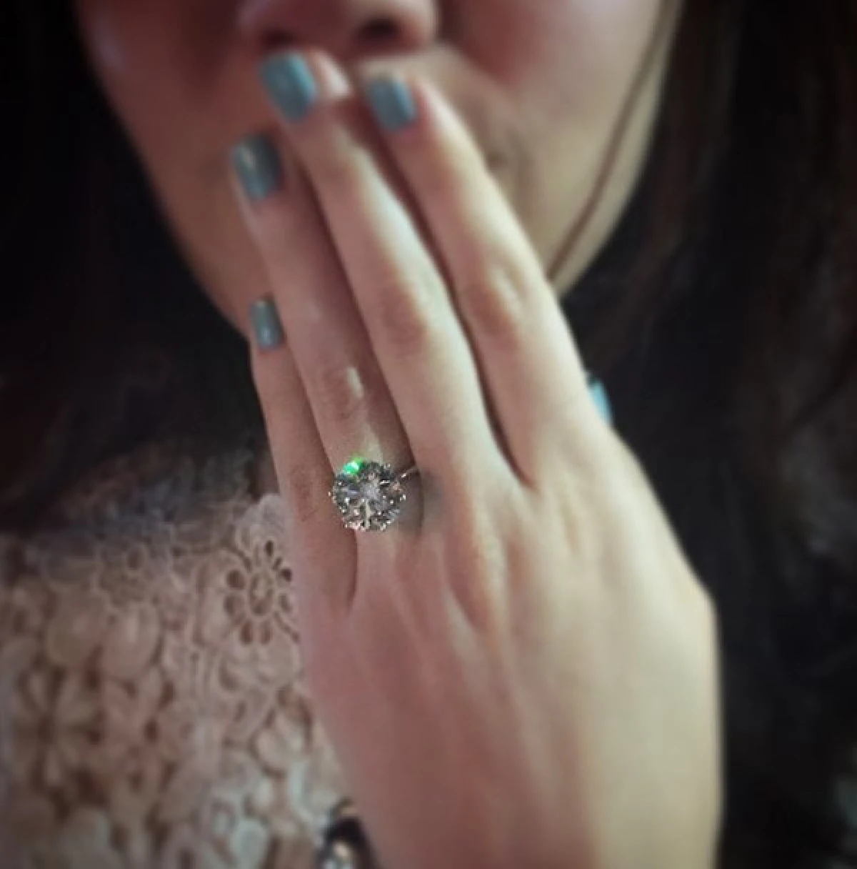 สุดหวาน!น็อตคุกเข่าขอ "ชมพู่" แต่งงาน