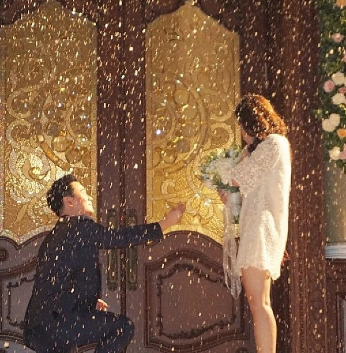 สุดหวาน!น็อตคุกเข่าขอ "ชมพู่" แต่งงาน