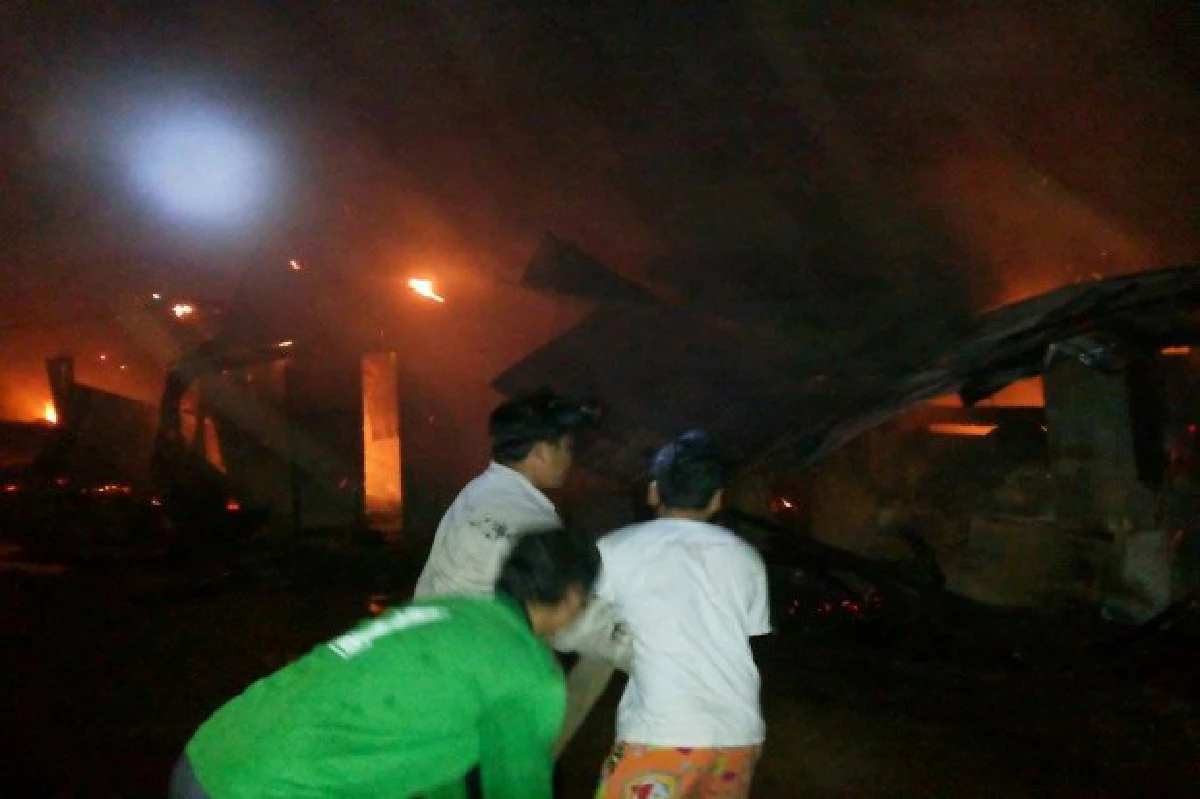 ไฟไหม้แคมป์คนงานก่อสร้างแลคตาซอย