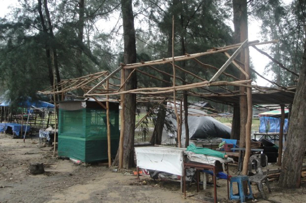 คลื่นซัดหาดนราทัศน์ขยะเกลื่อน