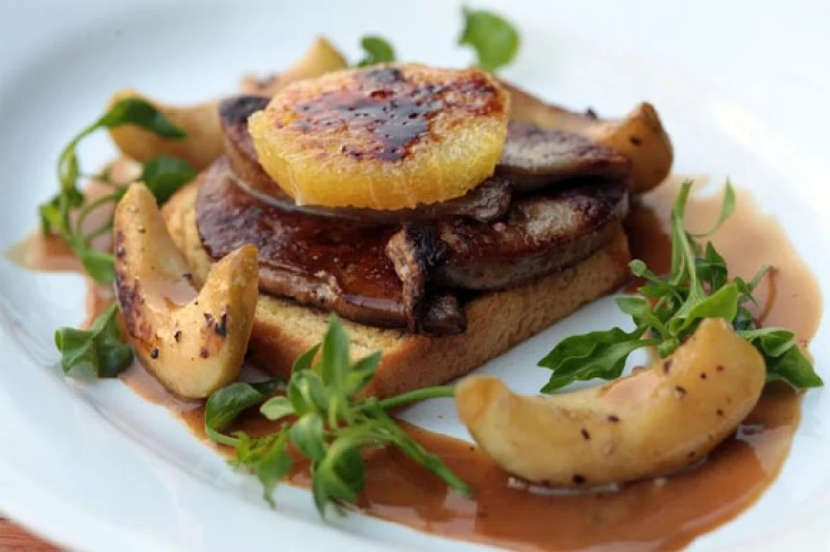 พิเมนต้า ทาปาส บาร์ แอนด์ เรสเทอรองต์ ชิลๆ ได้ฟีลบรรยากาศริมน้ำ