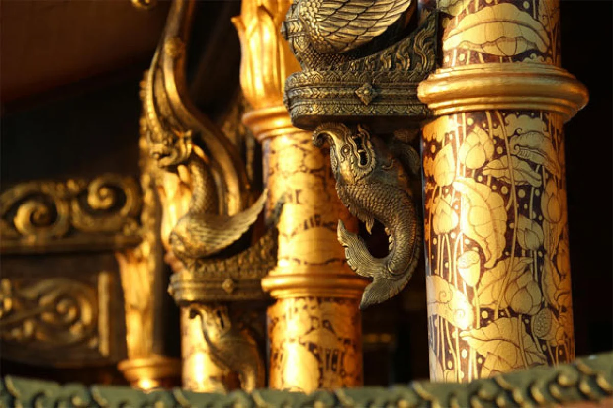 กัลปพฤกษ์เรืองแสง วัดสิรินธรวรารามภูพร้าว