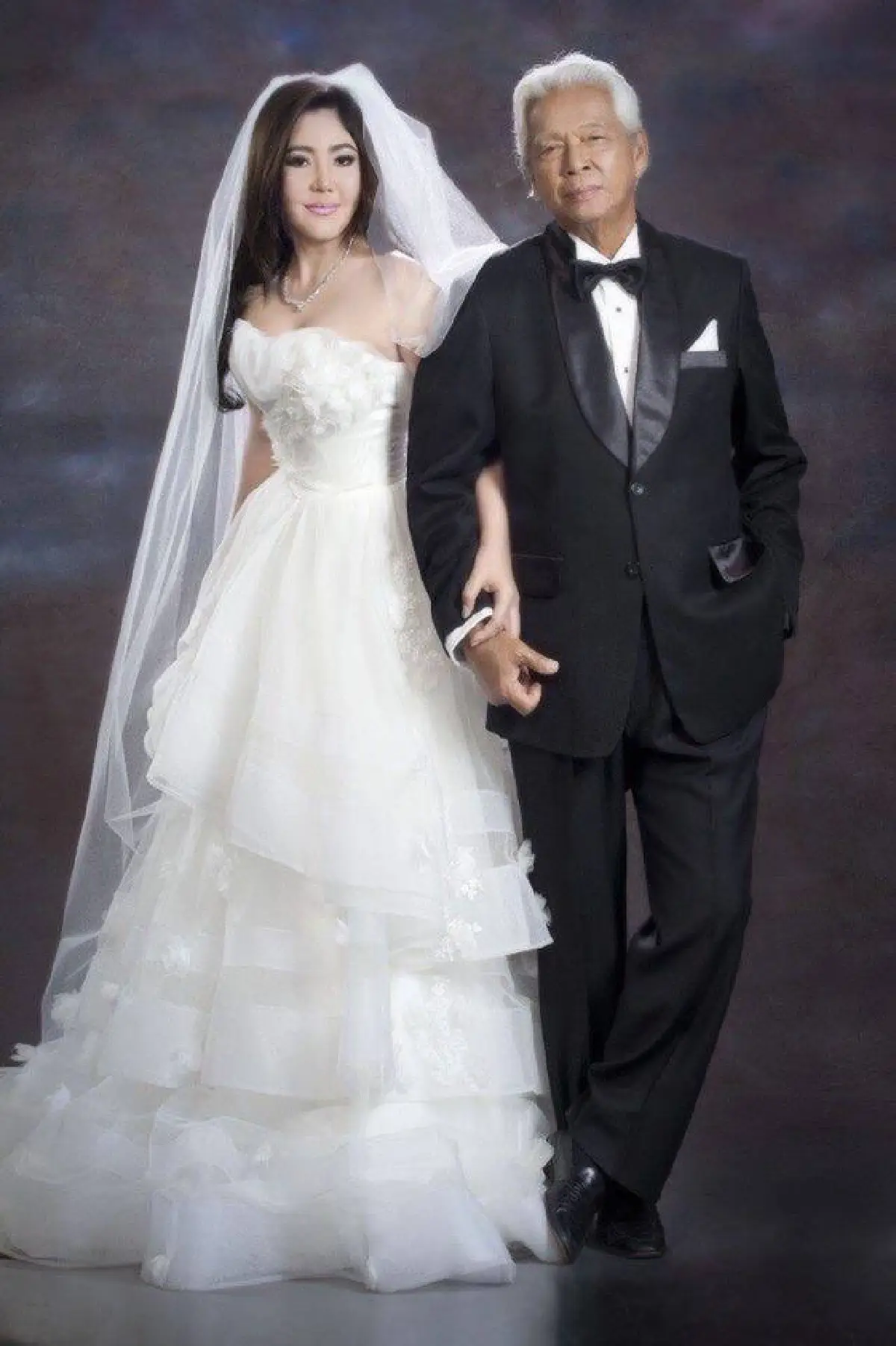 "ฉลอง ภักดีวิจิตร"ซุ่มวิวาห์แฟนสาวอายุ38