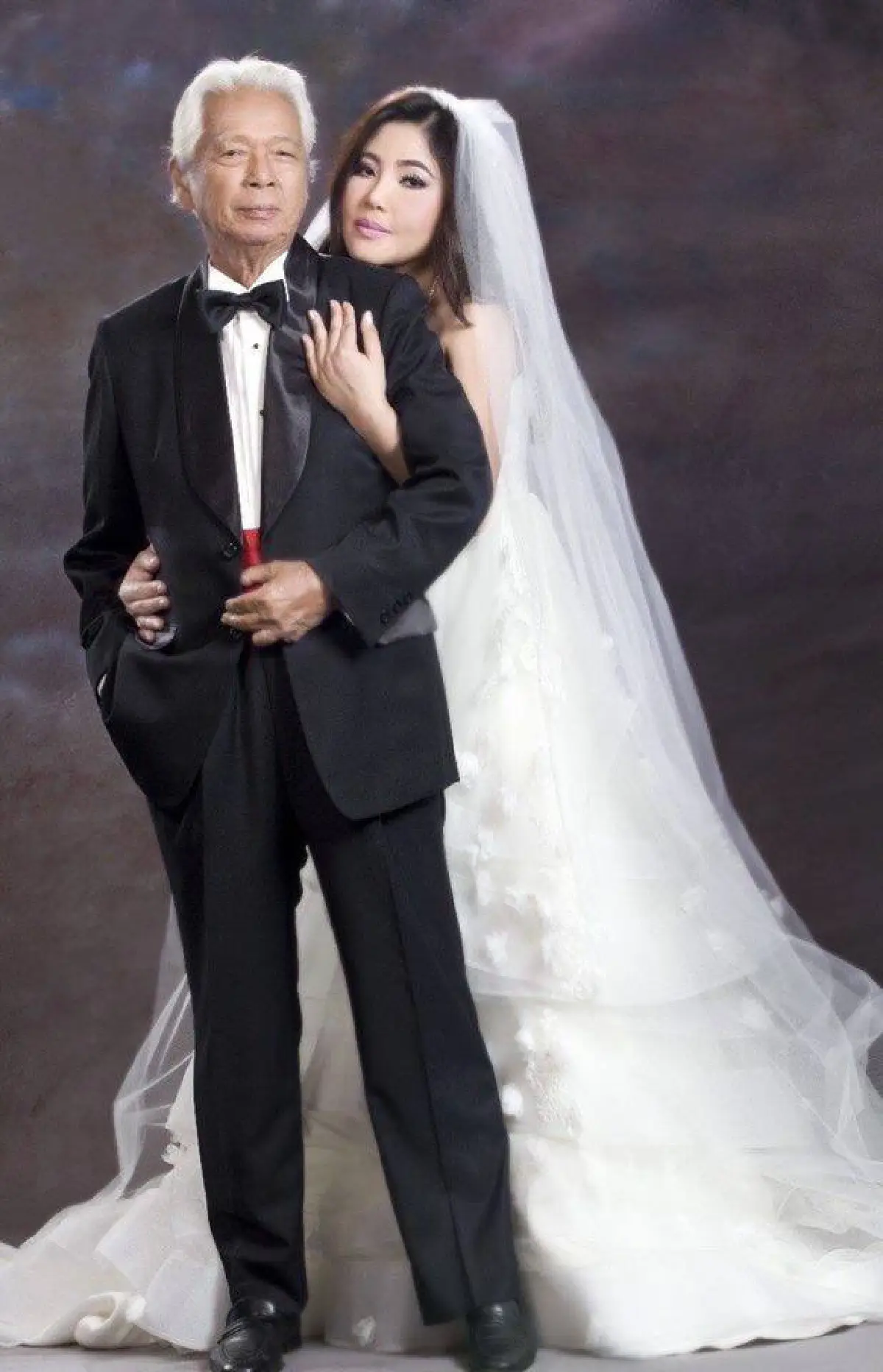 "ฉลอง ภักดีวิจิตร"ซุ่มวิวาห์แฟนสาวอายุ38