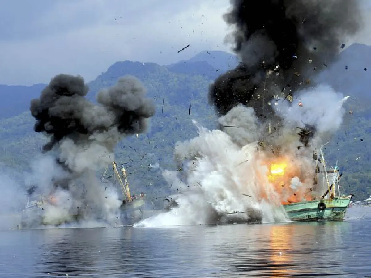Thai boats sunk by Indonesia