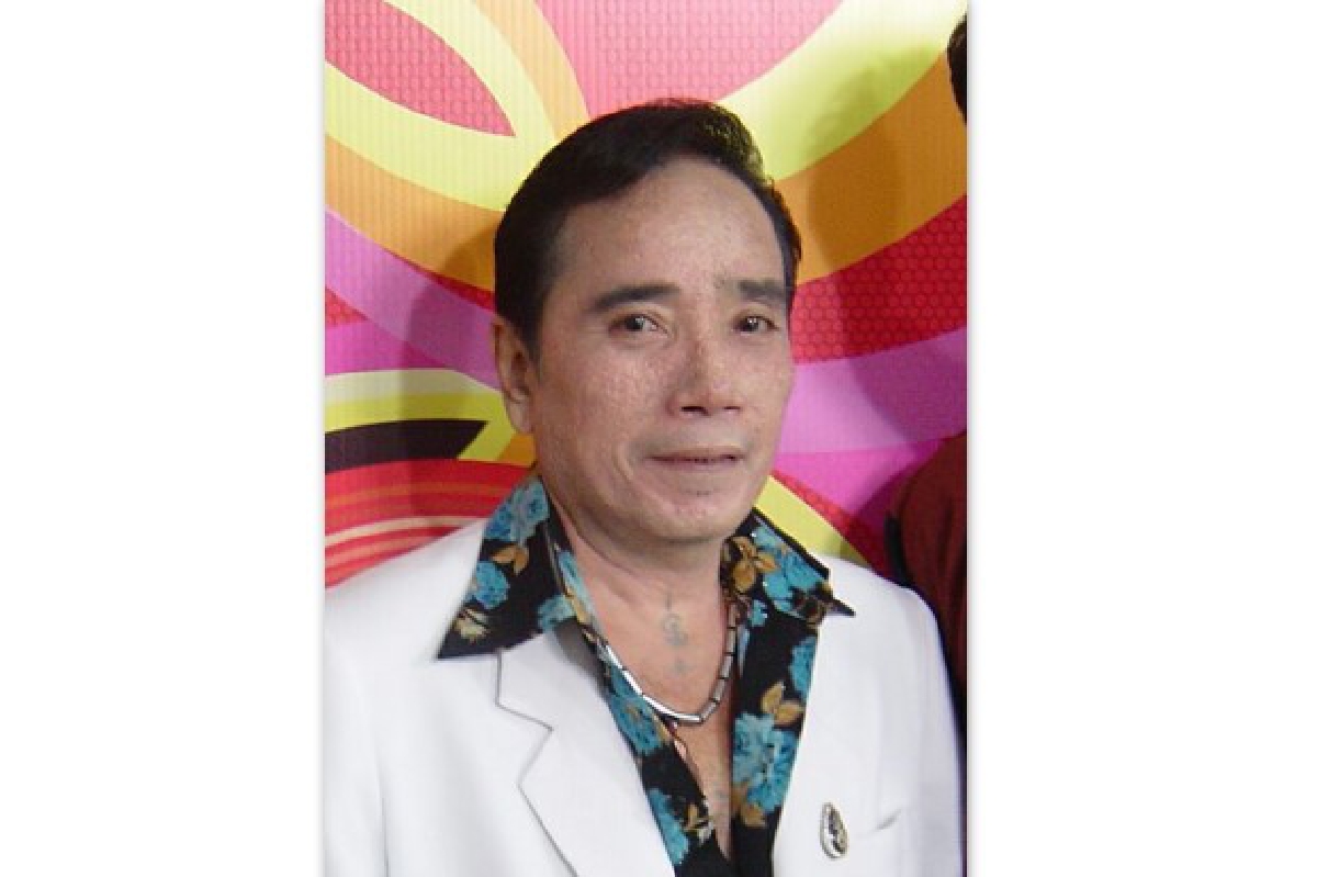‘ศรเพชร ศรสุพรรณ’วูบคาเวทีญาติหามส่งรพ.อ่างทอง ‘ศรเพชร ศรสุพรรณ’วูบคาเวทีญาติหามส่งรพ.อ่างทอง