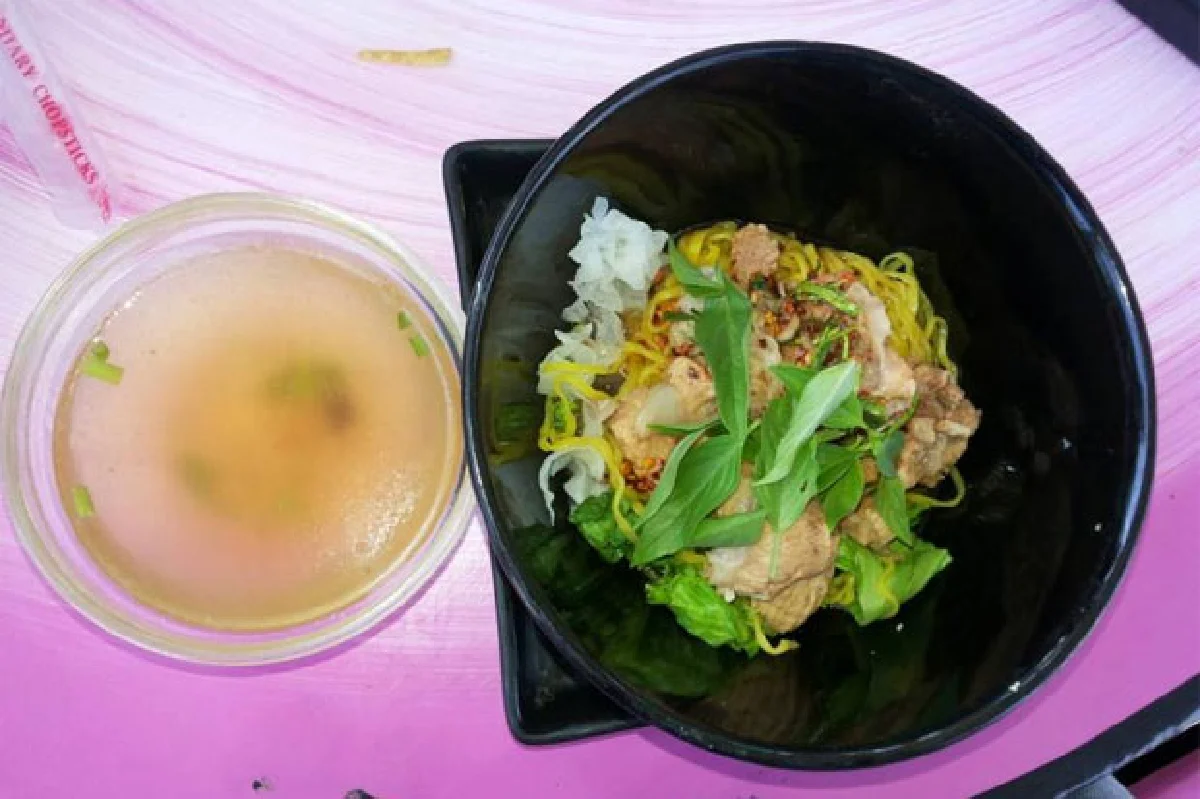 ก๋วยเตี๋ยวบ้านย่า เมนูเด็ดต้มยำกุ้งสุดแซ่บ