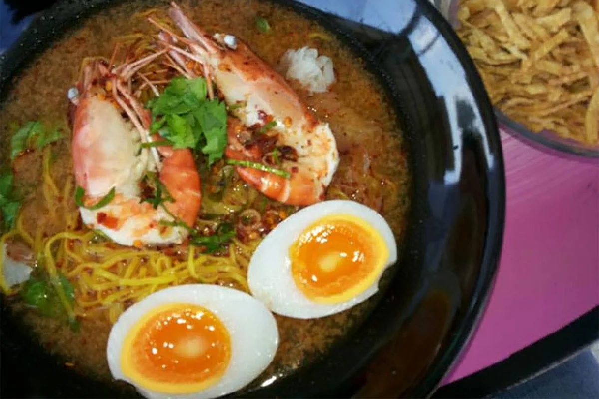 ก๋วยเตี๋ยวบ้านย่า เมนูเด็ดต้มยำกุ้งสุดแซ่บ