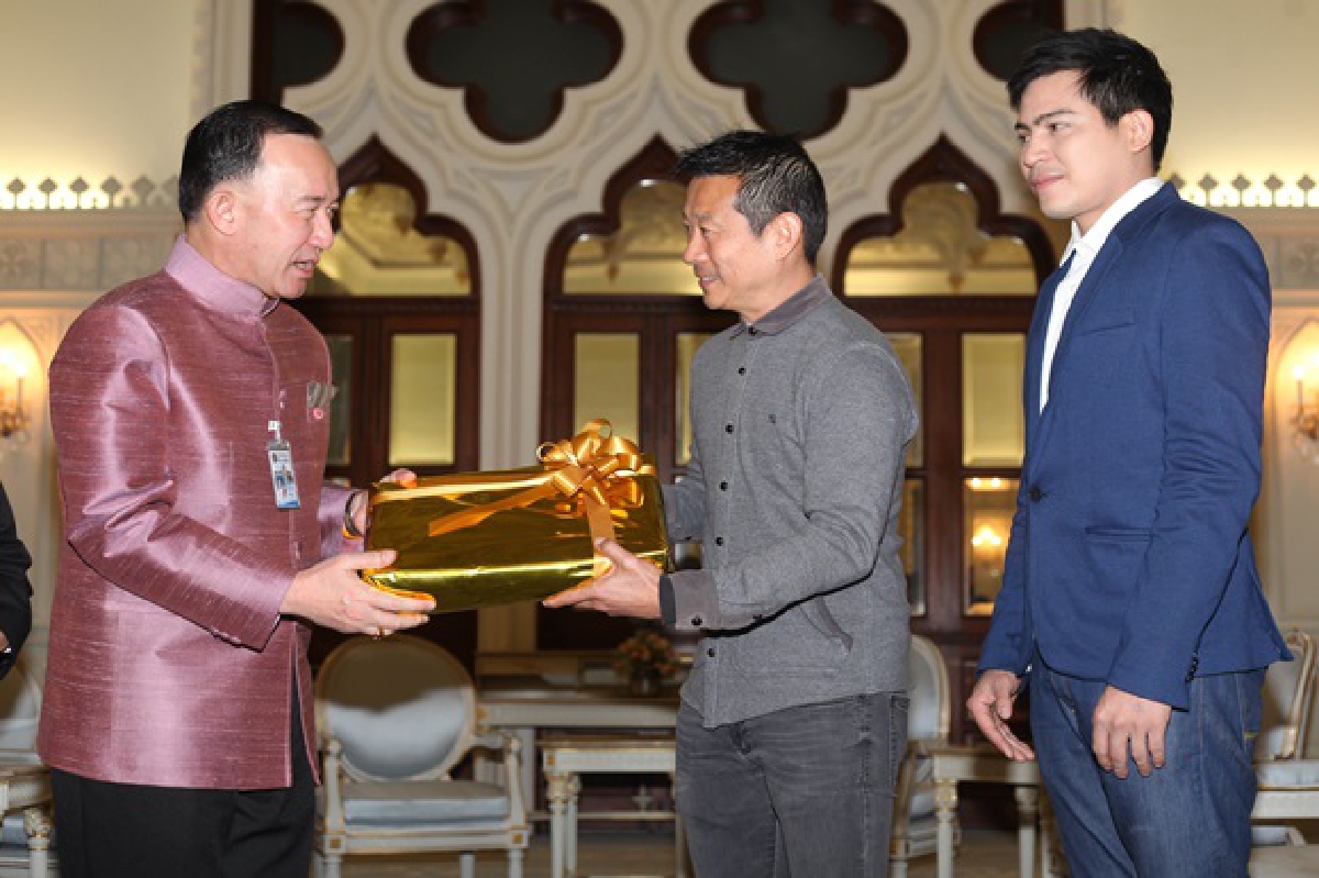 นักแสดงพระมหาชนก เข้าพบ "ปนัดดา" นักแสดงพระมหาชนก เข้าพบ "ปนัดดา"
