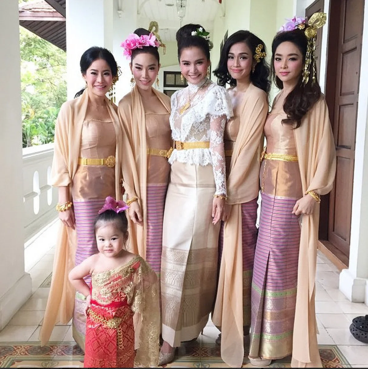 ชื่นมื่น "กระแต" หมั้น "หลุยส์" แบบล้านนา