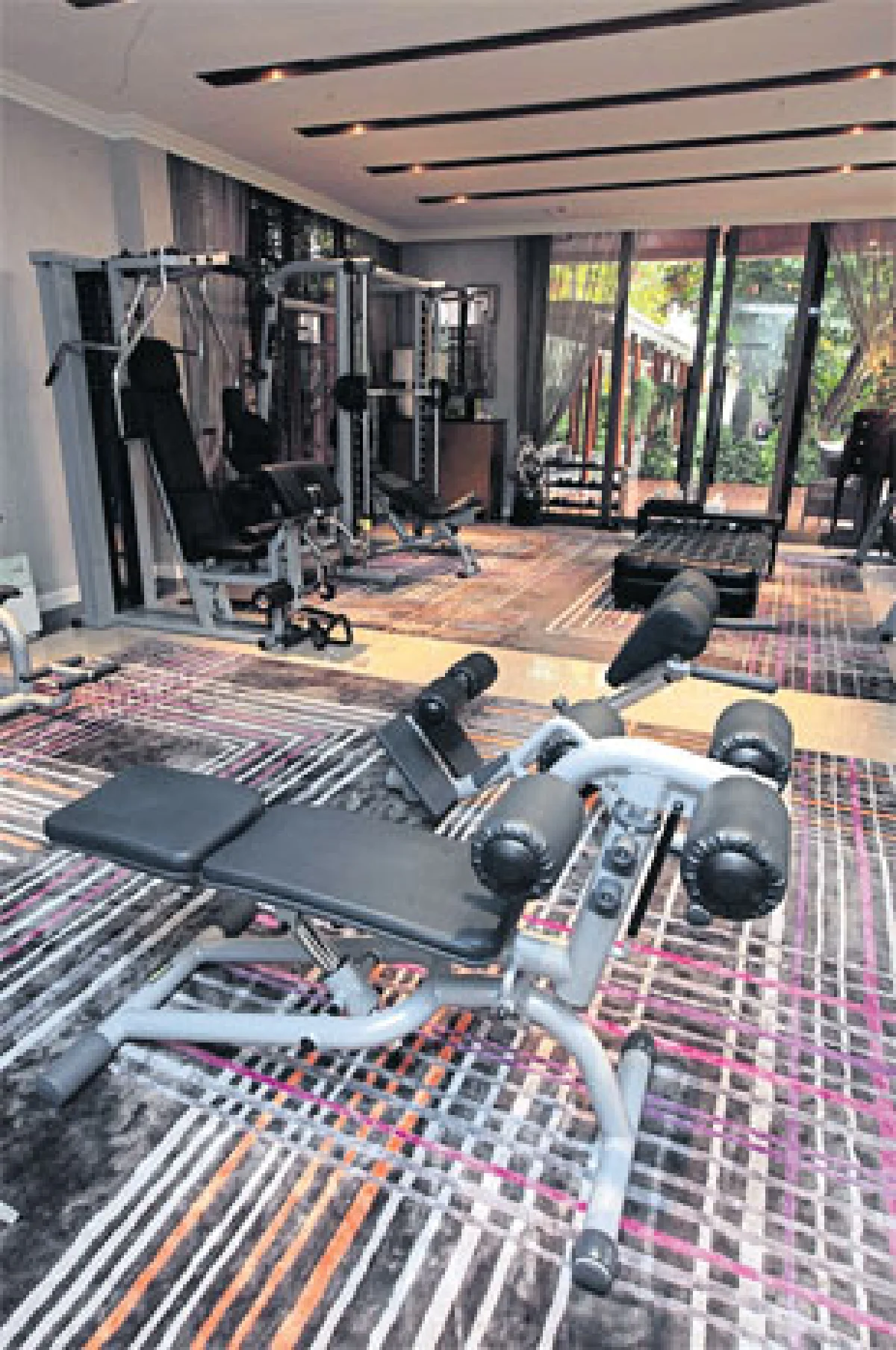 บ้านสไตล์เรียบโก้ สะท้อนบุคลิก 'ณกรณ์ กรณ์หิรัญ'