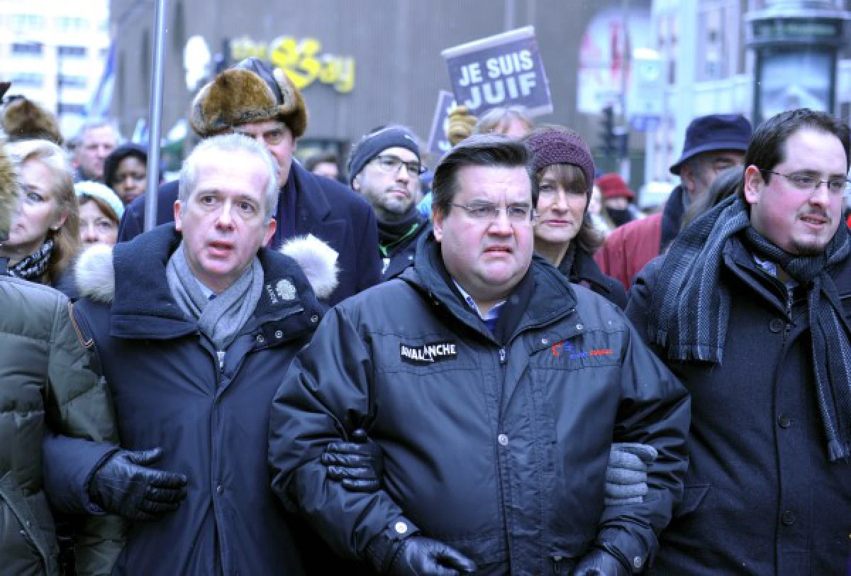 ชมภาพชุดเดินขบวนแสดงพลังในปารีส ฝรั่งเศส